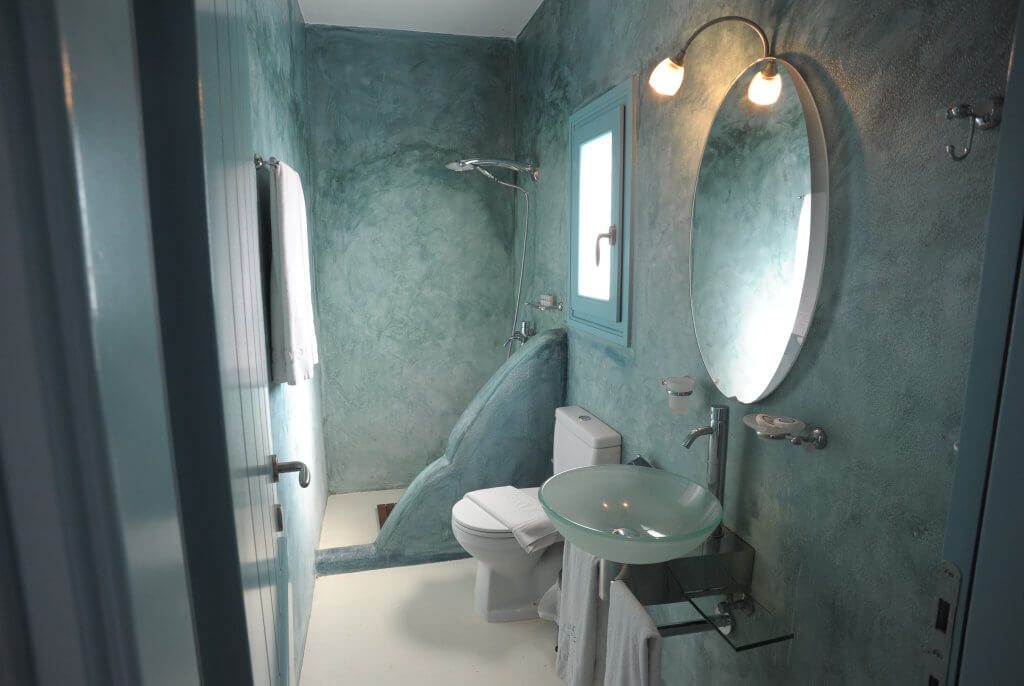 bathroom-of-deluxe-double-room-1024x686